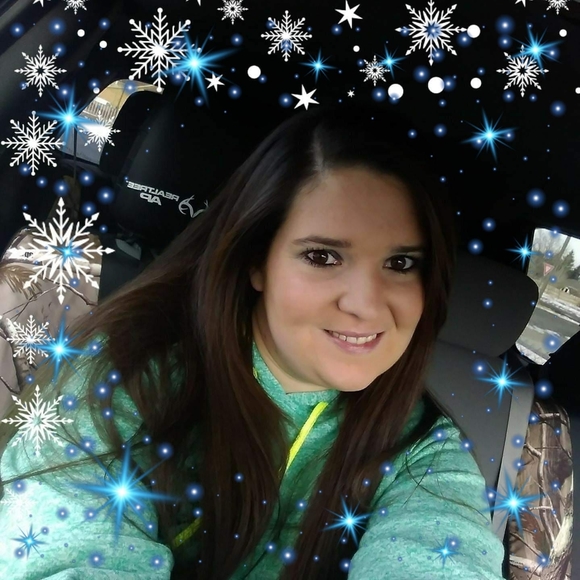 Meet your Posher, April - Picture 1 of 1